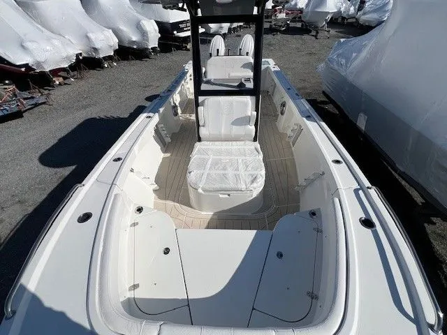 Slide: The Image of Parker Marine 2600 Center Console 2025 - 36