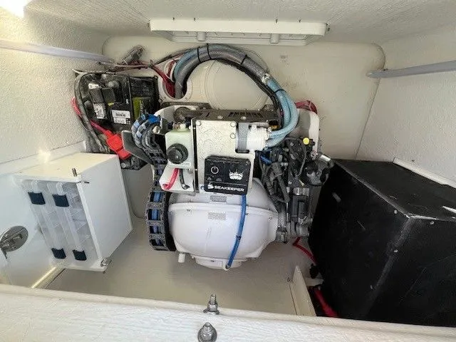 Slide: The Image of Parker Marine 2600 Center Console 2025 - 40