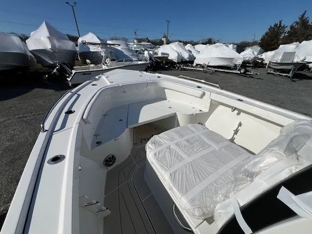 Slide: The Image of Parker Marine 2600 Center Console 2025 - 45