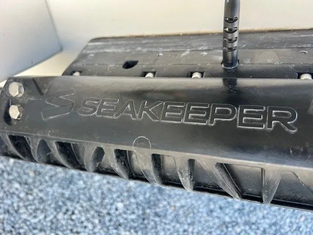 Slide: The Image of Parker Marine 2600 Center Console 2025 - 6