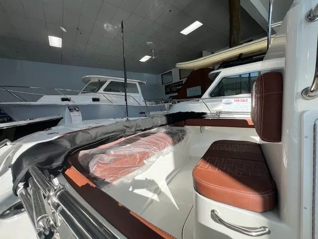 Slide: The Image of Parker Marine 180 Coastal Elite 2026 - 5