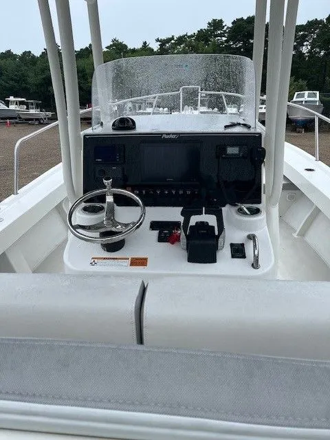 Slide: The Image of Parker Marine 25 Special Edition 2022 - 7