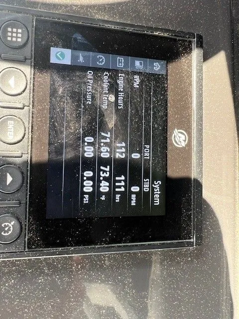 Slide: The Image of Blackfin 332 CC 2022 - 4