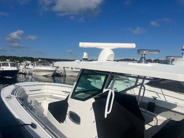 Slide: The Image of Blackfin 332 CC 2022 - 6