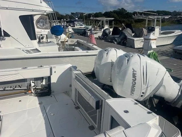 Slide: The Image of Blackfin 332 CC 2022 - 7