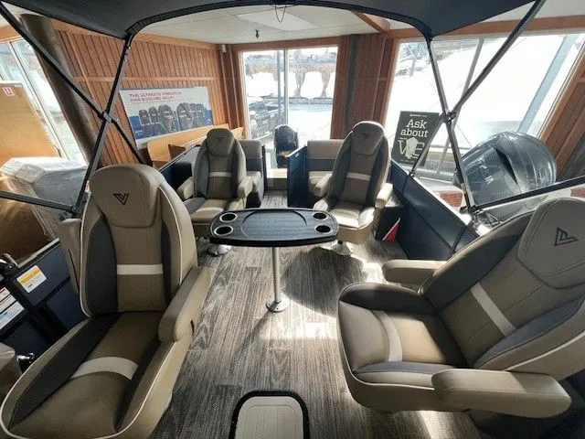 Slide: The Image of Viaggio LagoX22Q 2025 - 8