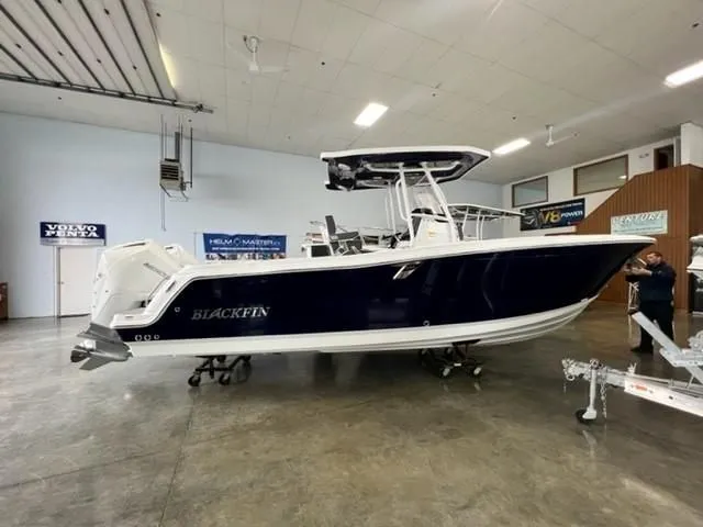 Slide: The Image of Blackfin 252 CC 2022 - 2