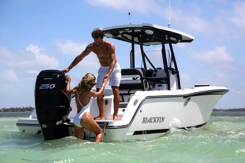 Slide: The Image of Blackfin 222 CC 2024 - 4