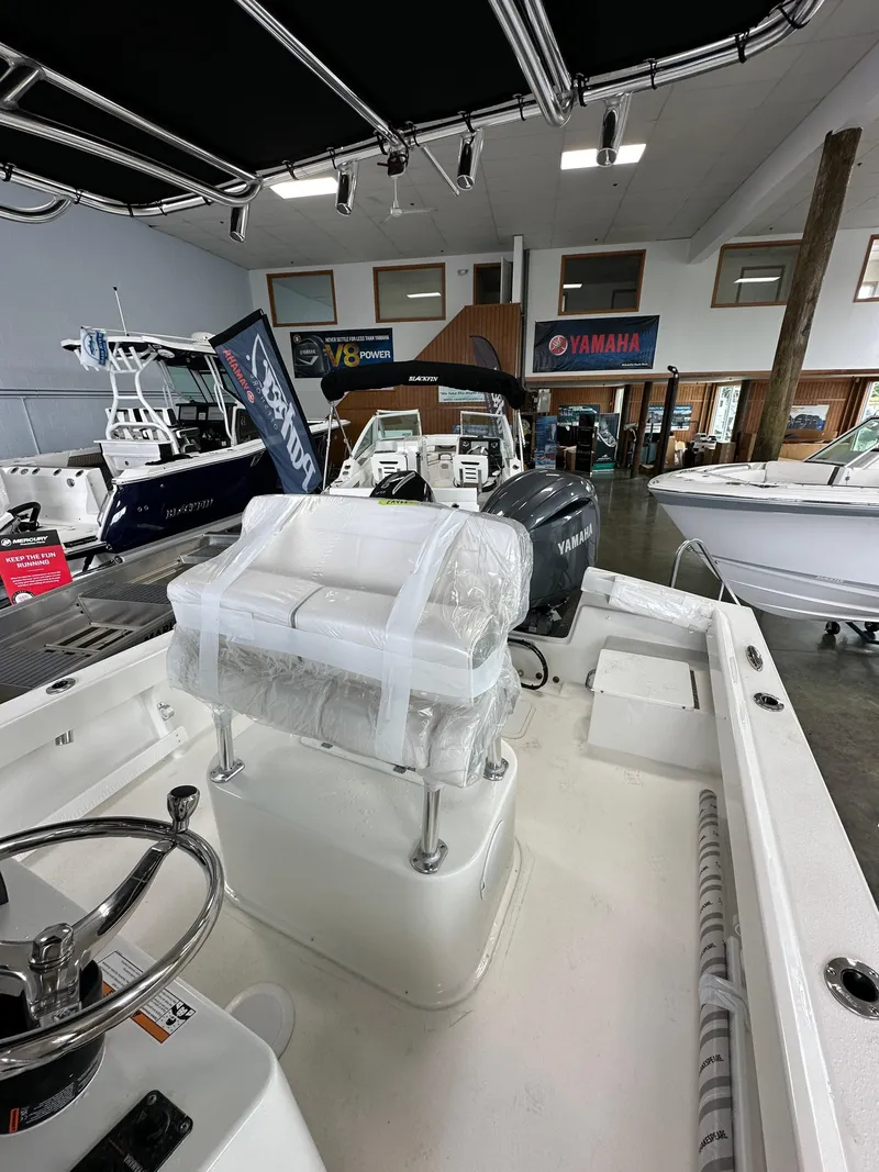 Slide: The Image of Parker Marine 21 Special Edition 2025 - 10