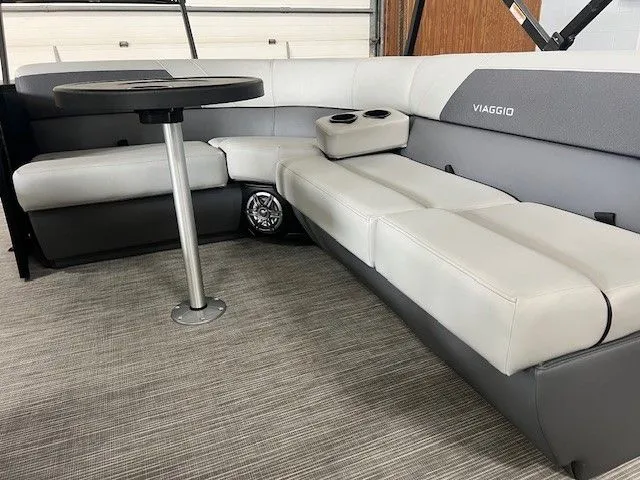 Slide: The Image of Viaggio lago v18c 2025 - 12