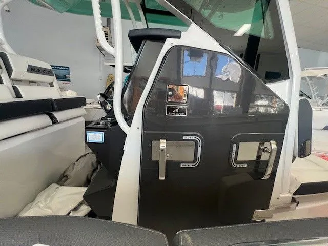 Slide: The Image of Blackfin 272 CC 2020 - 10