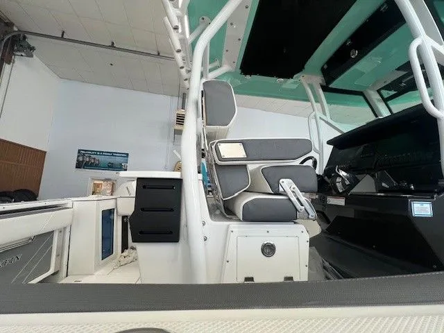 Slide: The Image of Blackfin 272 CC 2020 - 12