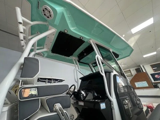 Slide: The Image of Blackfin 272 CC 2020 - 15