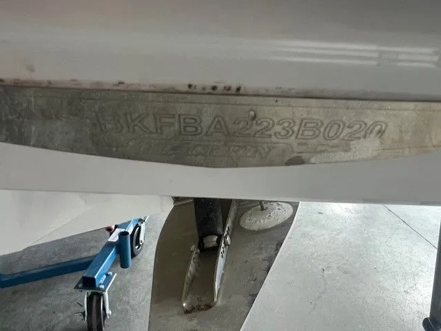 Slide: The Image of Blackfin 272 CC 2020 - 18