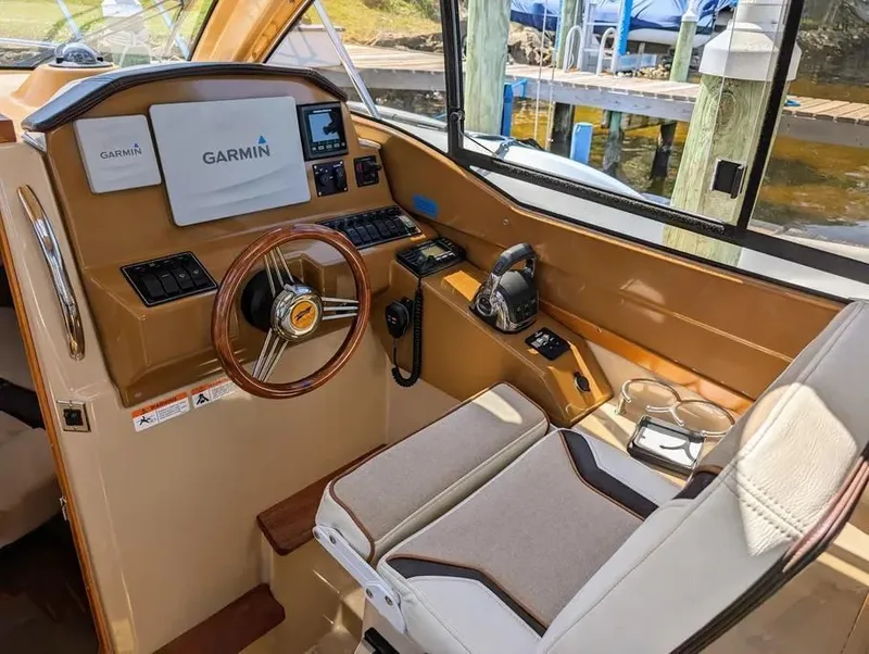 Slide: The Image of Cutwater C-24 2016 - 14