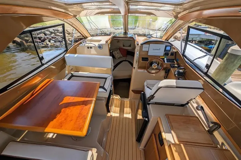 Slide: The Image of Cutwater C-24 2016 - 15