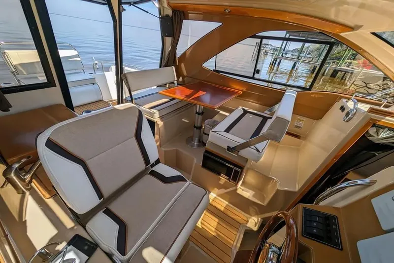 Slide: The Image of Cutwater C-24 2016 - 20