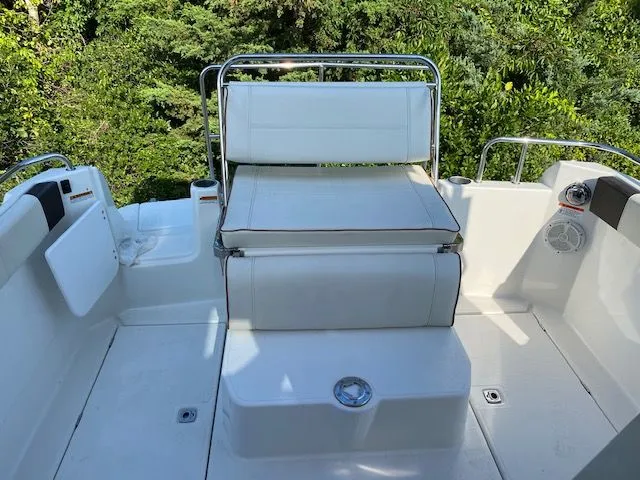 Slide: The Image of Cutwater C-24 2016 - 29