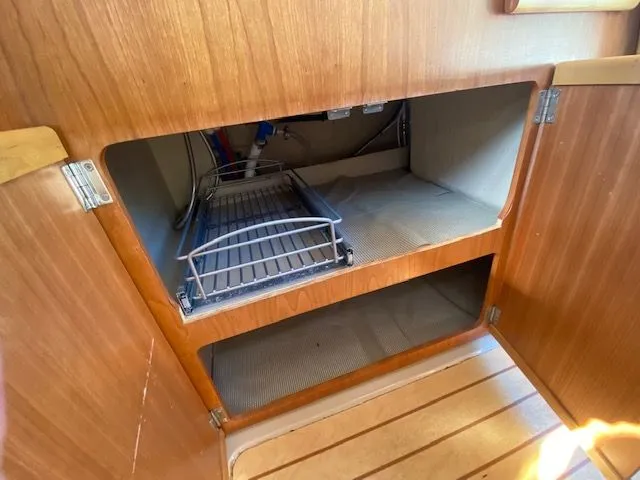 Slide: The Image of Cutwater C-24 2016 - 30