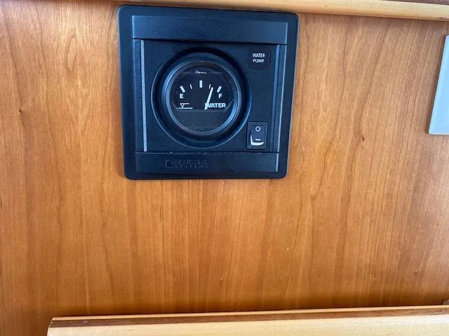 Slide: The Image of Cutwater C-24 2016 - 31