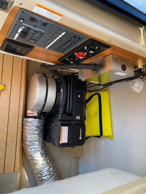 Slide: The Image of Cutwater C-24 2016 - 34