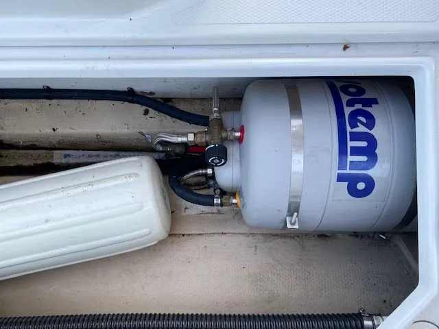 Slide: The Image of Cutwater C-24 2016 - 35