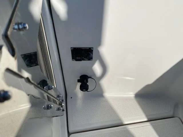 Slide: The Image of Cutwater C-24 2016 - 37