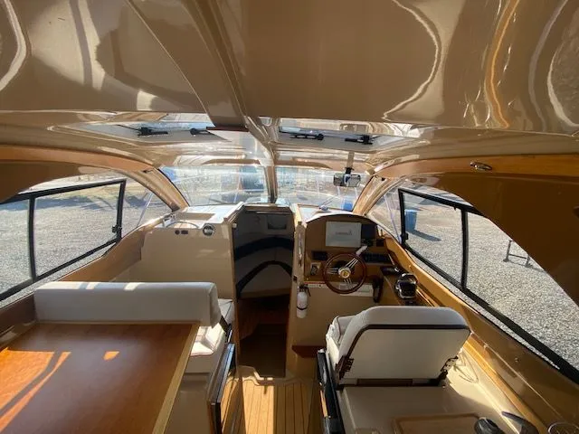 Slide: The Image of Cutwater C-24 2016 - 49