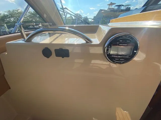 Slide: The Image of Cutwater C-24 2016 - 53