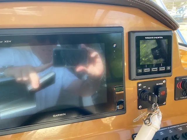 Slide: The Image of Cutwater C-24 2016 - 55