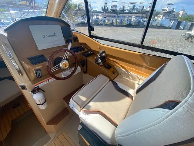 Slide: The Image of Cutwater C-24 2016 - 58