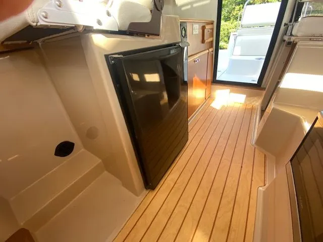 Slide: The Image of Cutwater C-24 2016 - 59