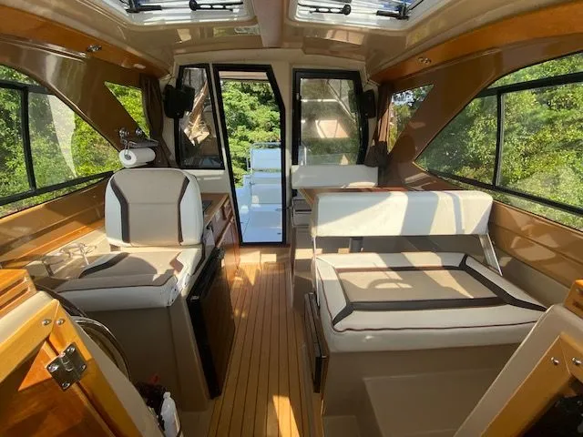 Slide: The Image of Cutwater C-24 2016 - 61