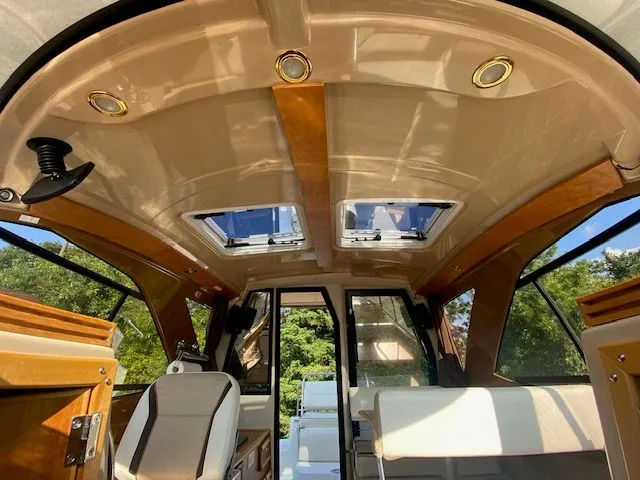 Slide: The Image of Cutwater C-24 2016 - 62