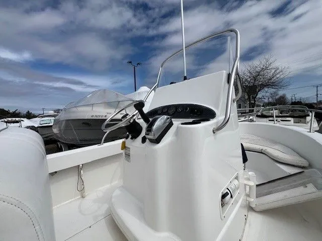 Slide: The Image of Boston Whaler 190 Nantucket 2005 - 6