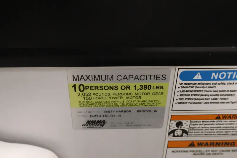 Slide: The Image of Viaggio Diamante U 2021 boat capacity label, 10 persons or 1,390 lbs maximum. - 25