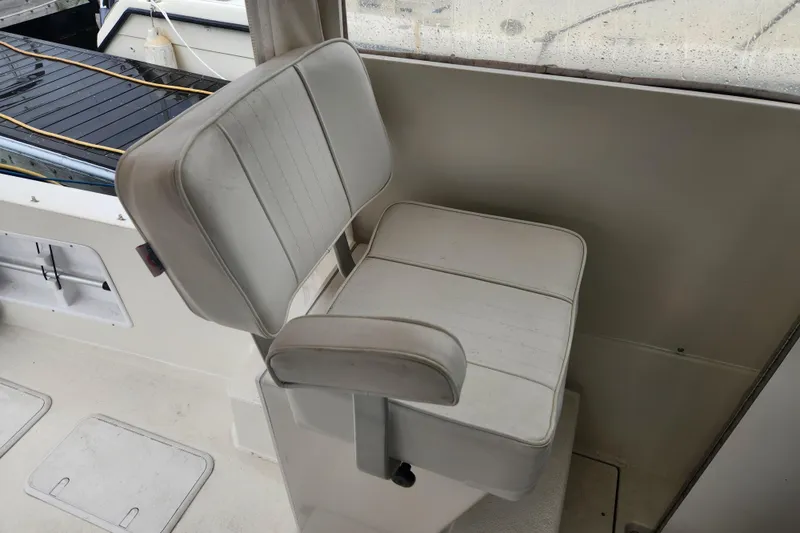 Slide: The Image of White boat seat on 2018 Atlas Acadia, near deck area. - 18