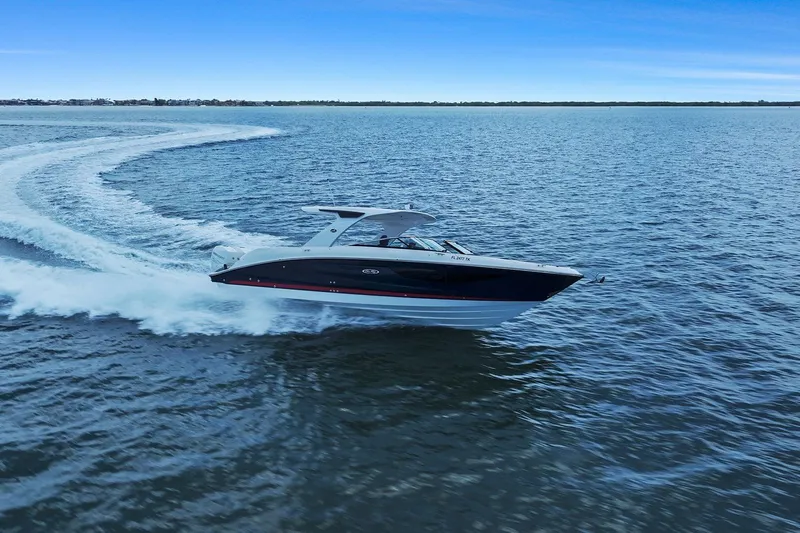 Slide: The Image of Sea Ray SLX 350 Outboard 2023 - 18