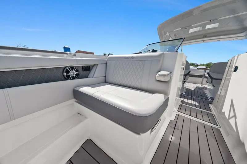 Slide: The Image of Sea Ray SLX 350 Outboard 2023 - 22