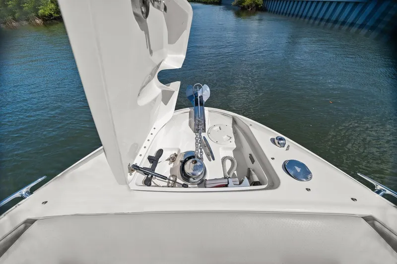 Slide: The Image of Sea Ray SLX 350 Outboard 2023 - 23