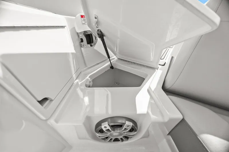 Slide: The Image of Sea Ray SLX 350 Outboard 2023 - 30