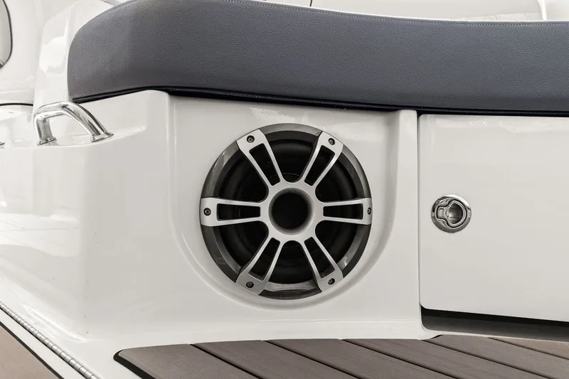 Slide: The Image of Sea Ray SLX 350 Outboard 2023 - 42