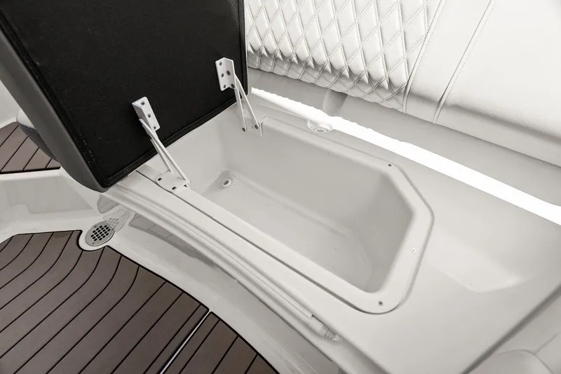 Slide: The Image of Sea Ray SLX 350 Outboard 2023 - 44