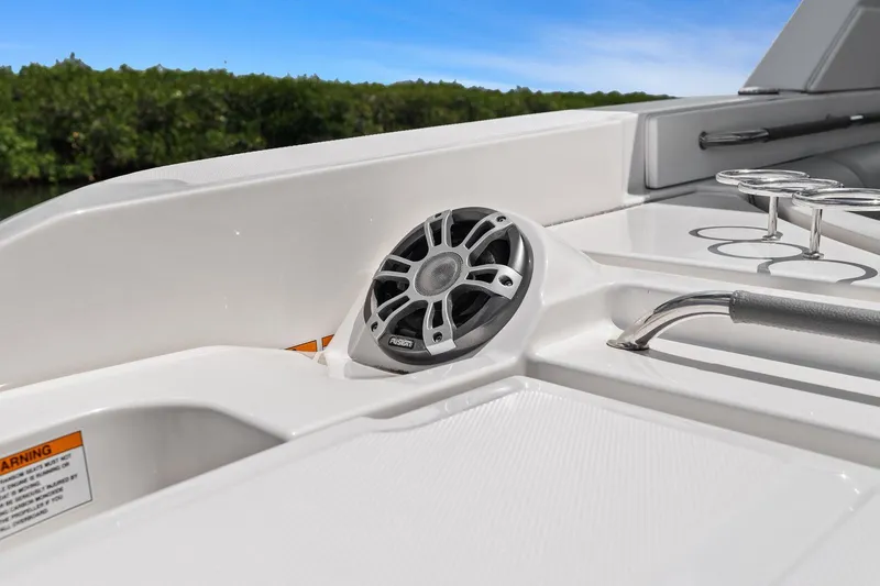 Slide: The Image of Sea Ray SLX 350 Outboard 2023 - 46