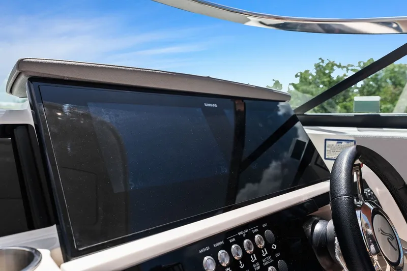 Slide: The Image of Sea Ray SLX 350 Outboard 2023 - 47