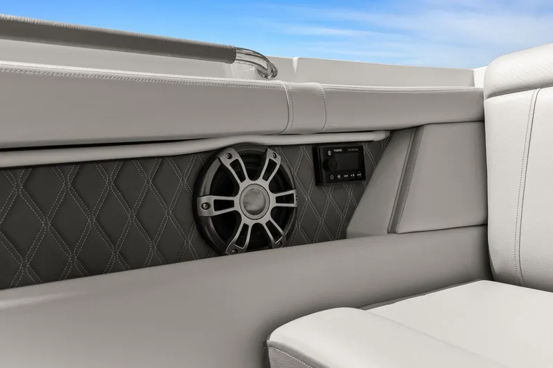 Slide: The Image of Sea Ray SLX 350 Outboard 2023 - 48