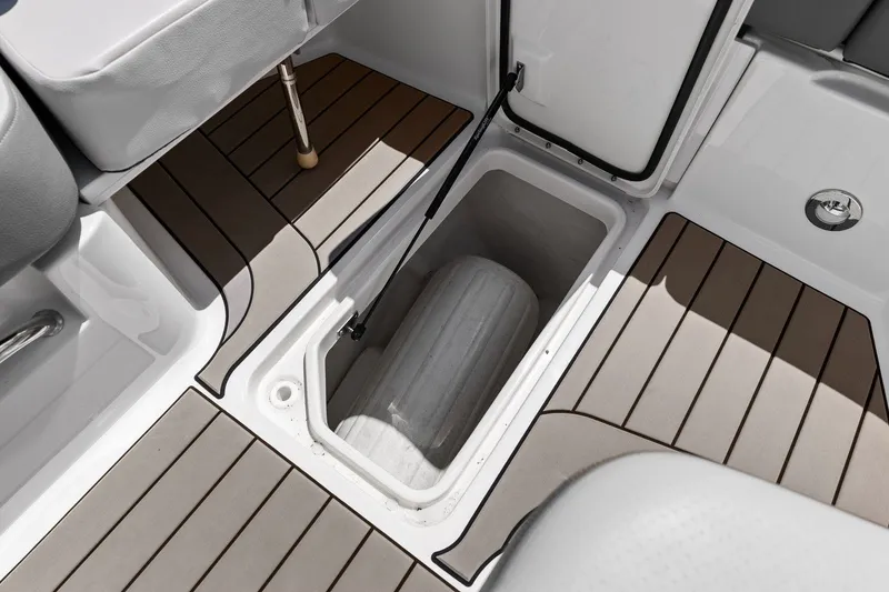 Slide: The Image of Sea Ray SLX 350 Outboard 2023 - 49