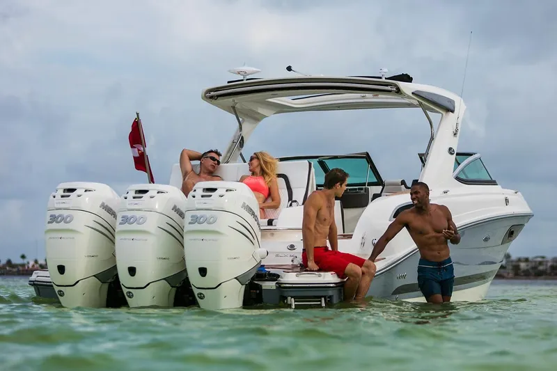 Slide: The Image of Sea Ray SLX 350 Outboard 2023 - 5