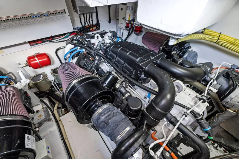 Slide: The Image of Fairline Phantom 65 2024 - 71