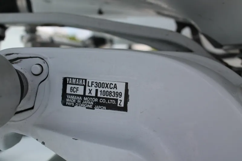 Slide: The Image of Yamaha LF300XCA engine label on 2015 Stamas Americana 26 boat. - 28